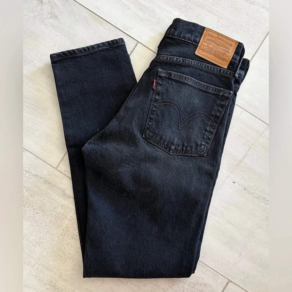 Levi's Wedgie Icon Fit - High Waisted Straight Leg Black Jeans - Size 24 - Picture 3 of 6